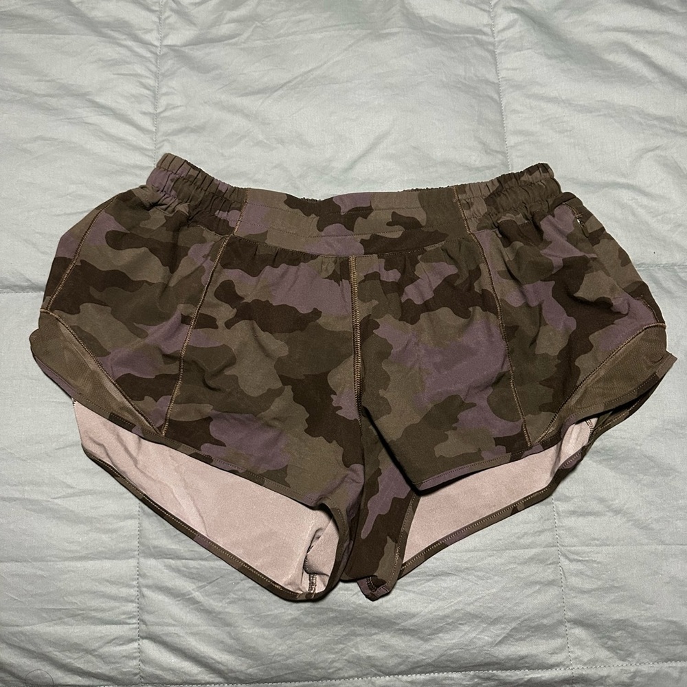 lululemon hotty hot 2.5 shorts